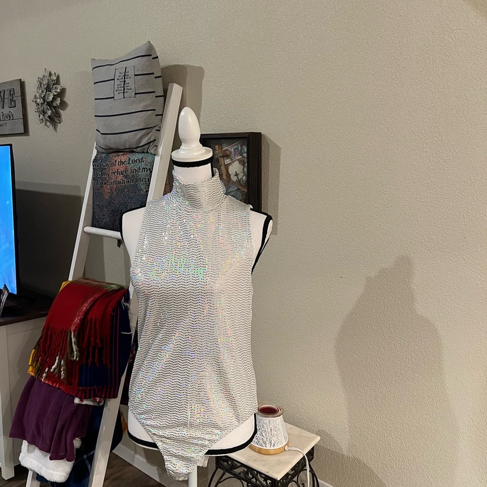 Sleeveless body suit